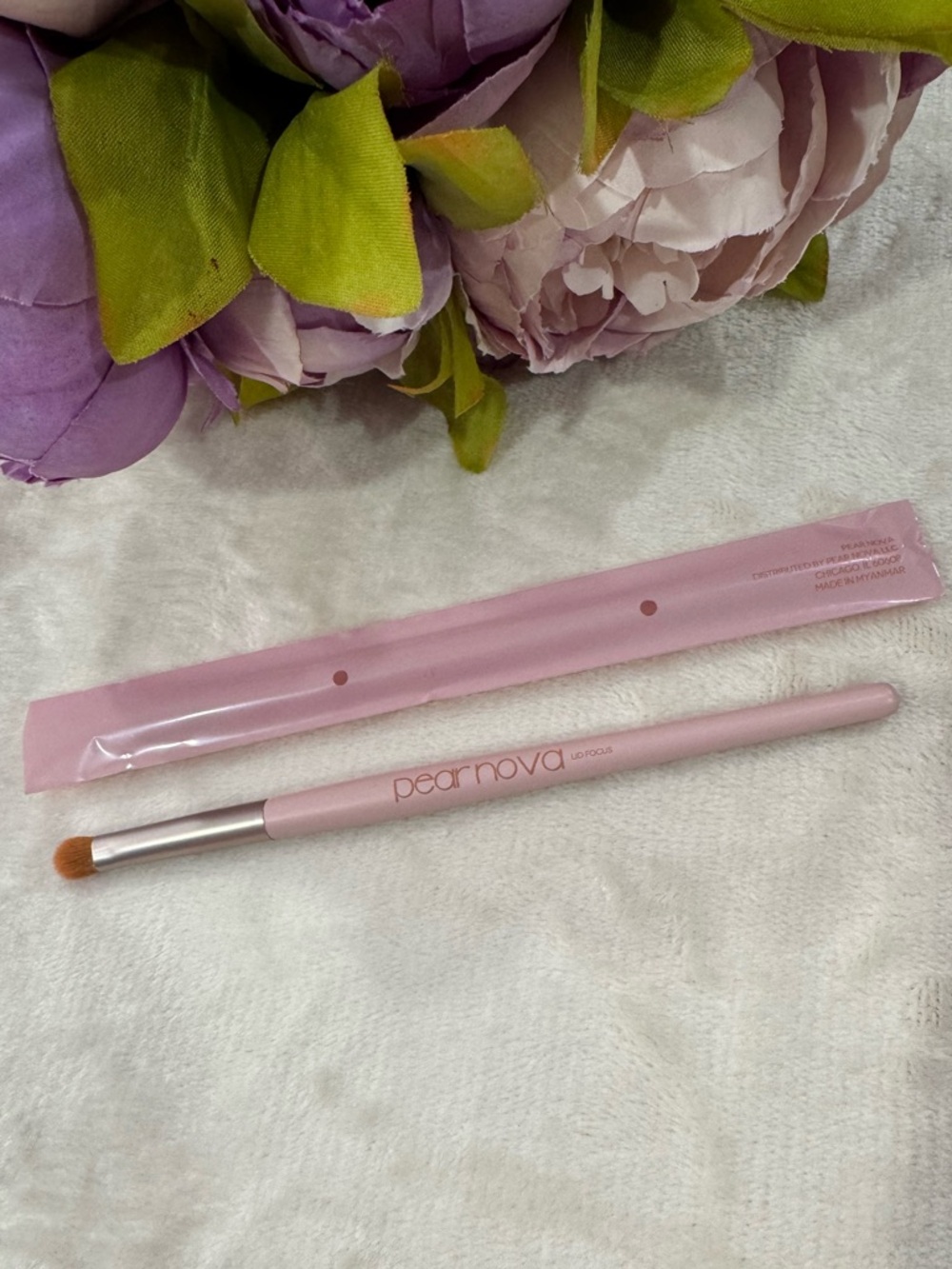 NEW Pear Nova Pink Eye Makeup Brush